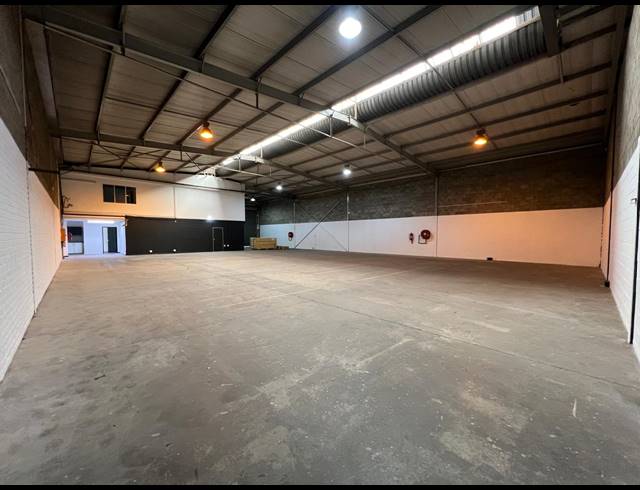 620M² WAREHOUSE TO LET IN LASER PARK